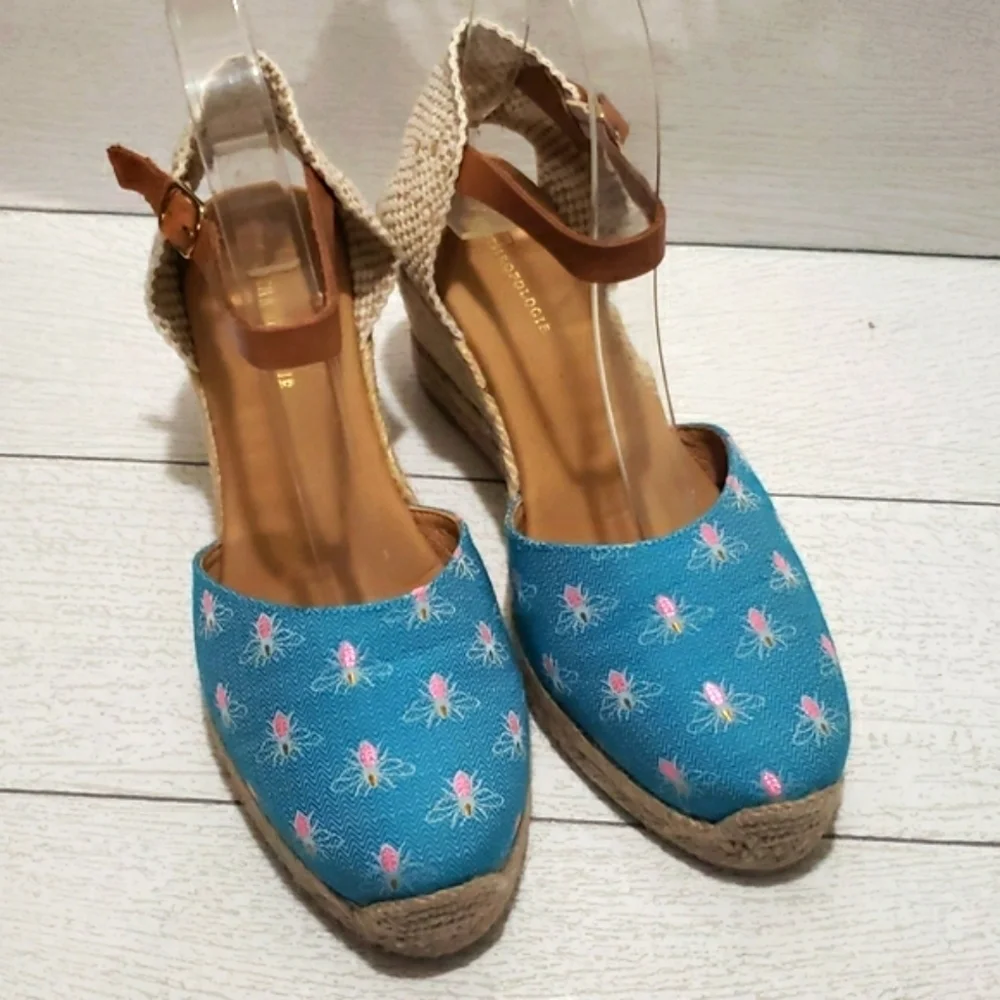 Anthropologie 39 canvas espadrilles wedges blue and cream shoes